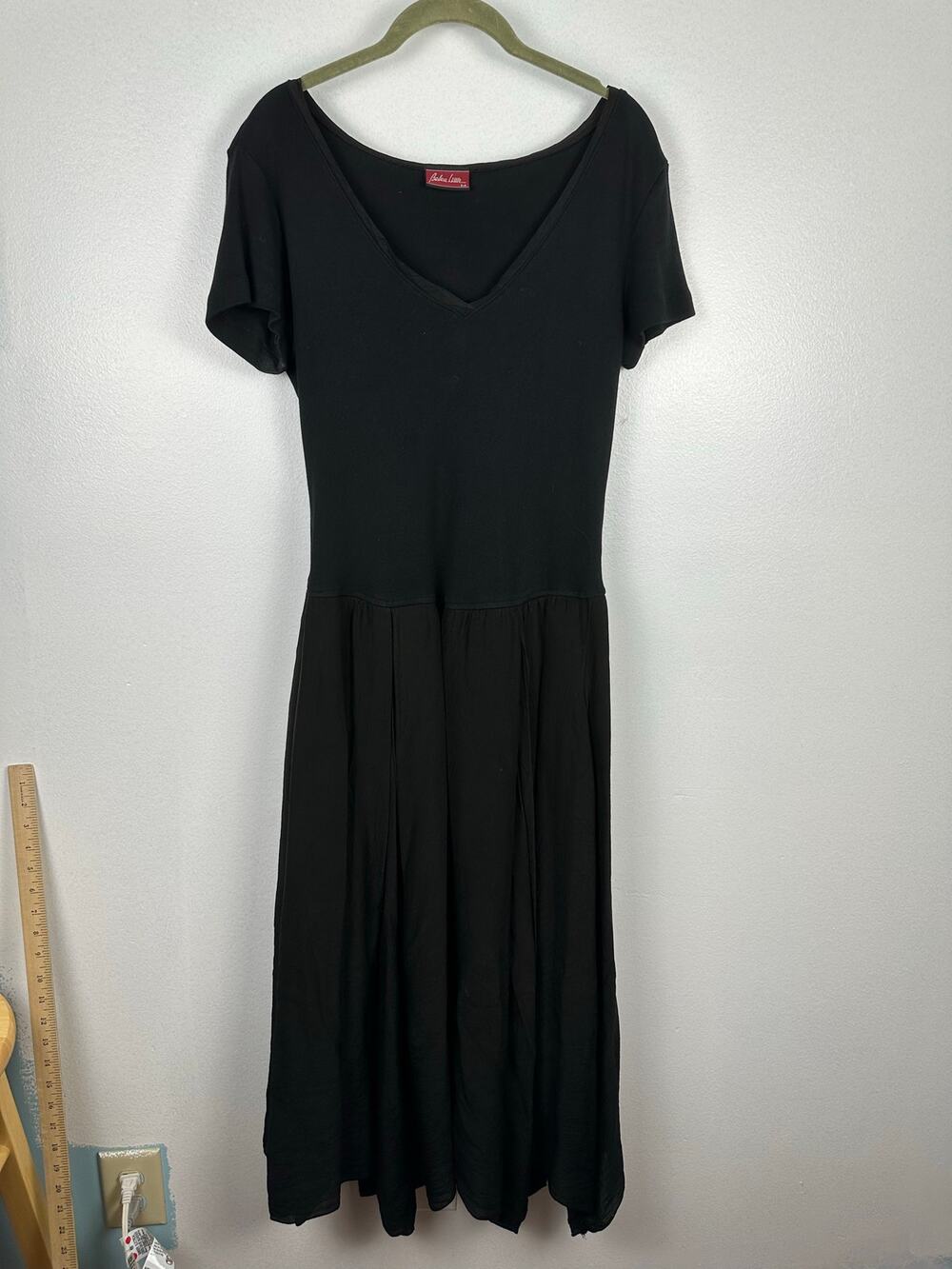 Barbra Lesser black drop-waist midi dress short sleeves flowy pleated skirt Med.
